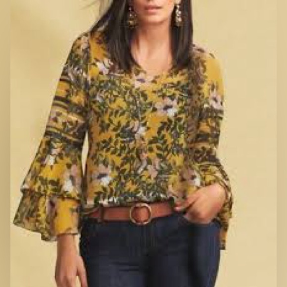 CAbi Floral Spring Scene Ruffle Bell Sleeve Blouse Size S - Picture 3 of 8